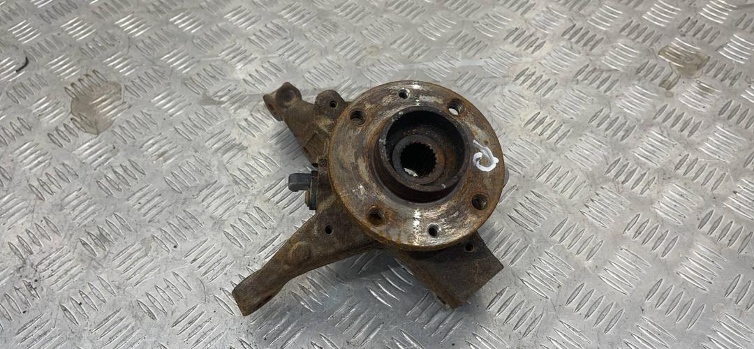 кулак поворотный правый Renault Sandero 2 поколение 2013 - фото №1