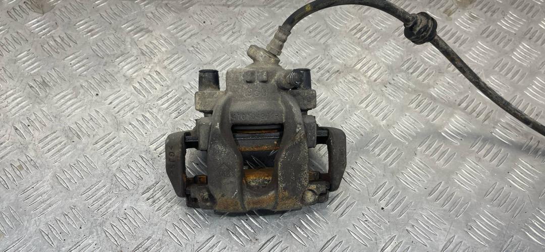 суппорт передний левый Renault Sandero 2 поколение 2013, 410104961R - фото №1