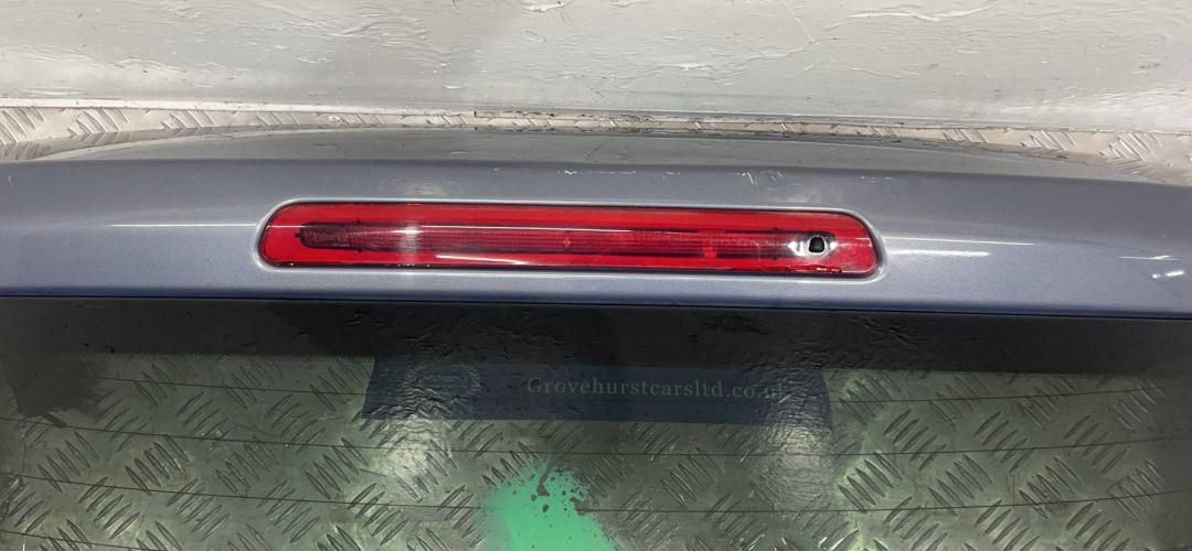 дополнительный стоп-сигнал Nissan Qashqai+2 1 поколение 2008 - фото №1