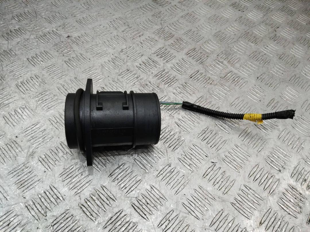 расходомер воздуха Renault Duster 1 поколение 2012, 1.5 л., дизель, МКПП, 8200651315 - фото №1