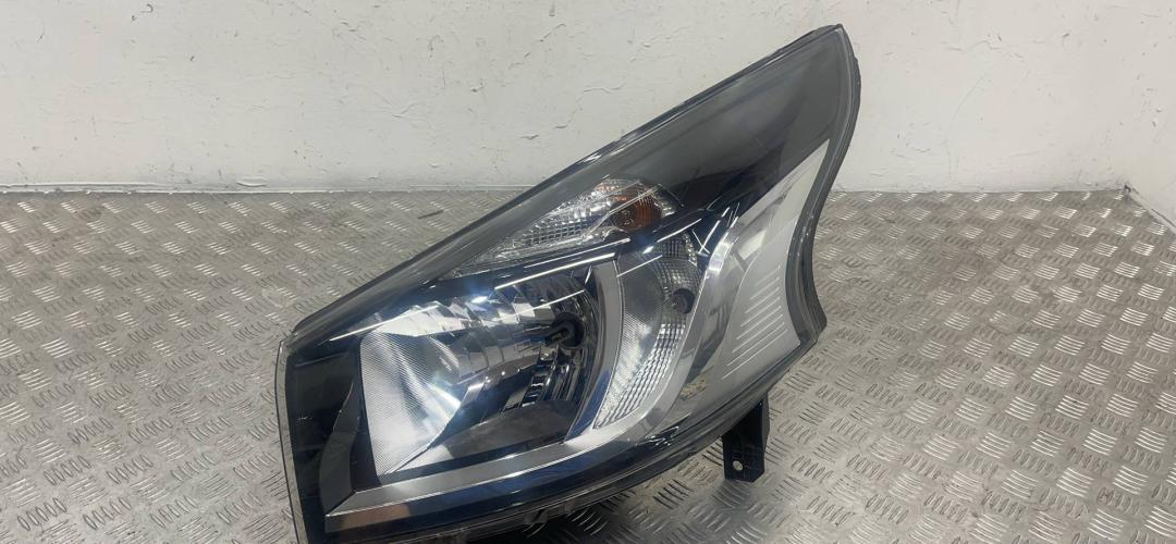 фара левая Renault Trafic 3 поколение 2016, 260609158R - фото №1