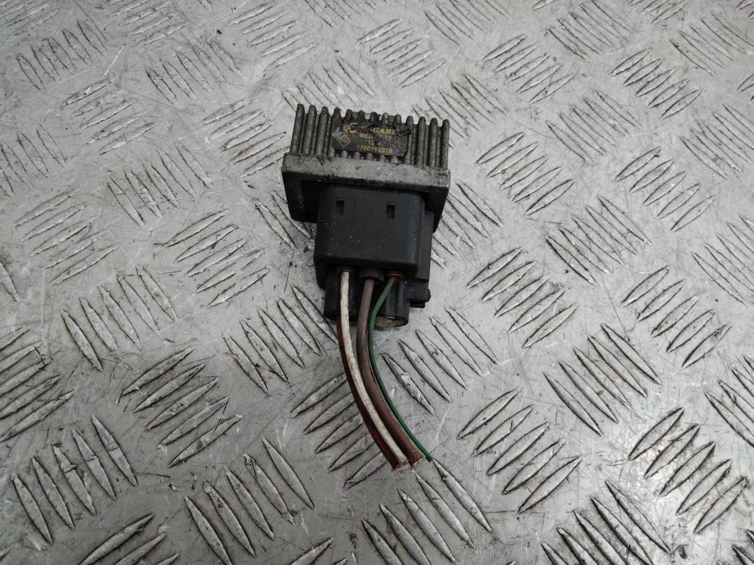 реле накала свечей Renault Master 2 поколение 2002, 2.5 л., дизель, МКПП, 7700115078 - фото №1