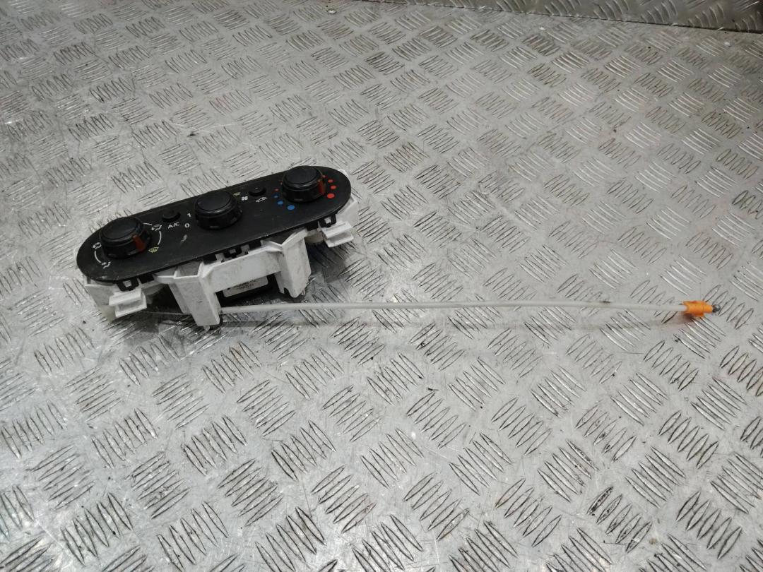 блок управления печки / климат-контроля Renault Trafic 3 поколение 2016, E1093049AC - фото №1