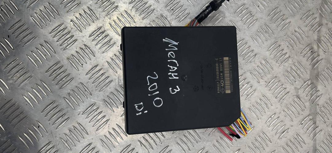 блок предохранителей Renault Megane 3 поколение 2010, 284B60008R - фото №1