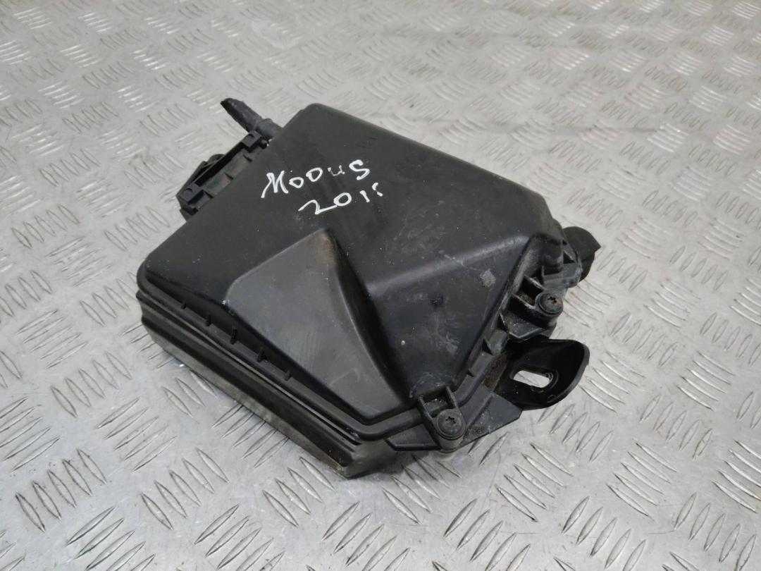 блок предохранителей Renault Modus 2 поколение 2011 - фото №1