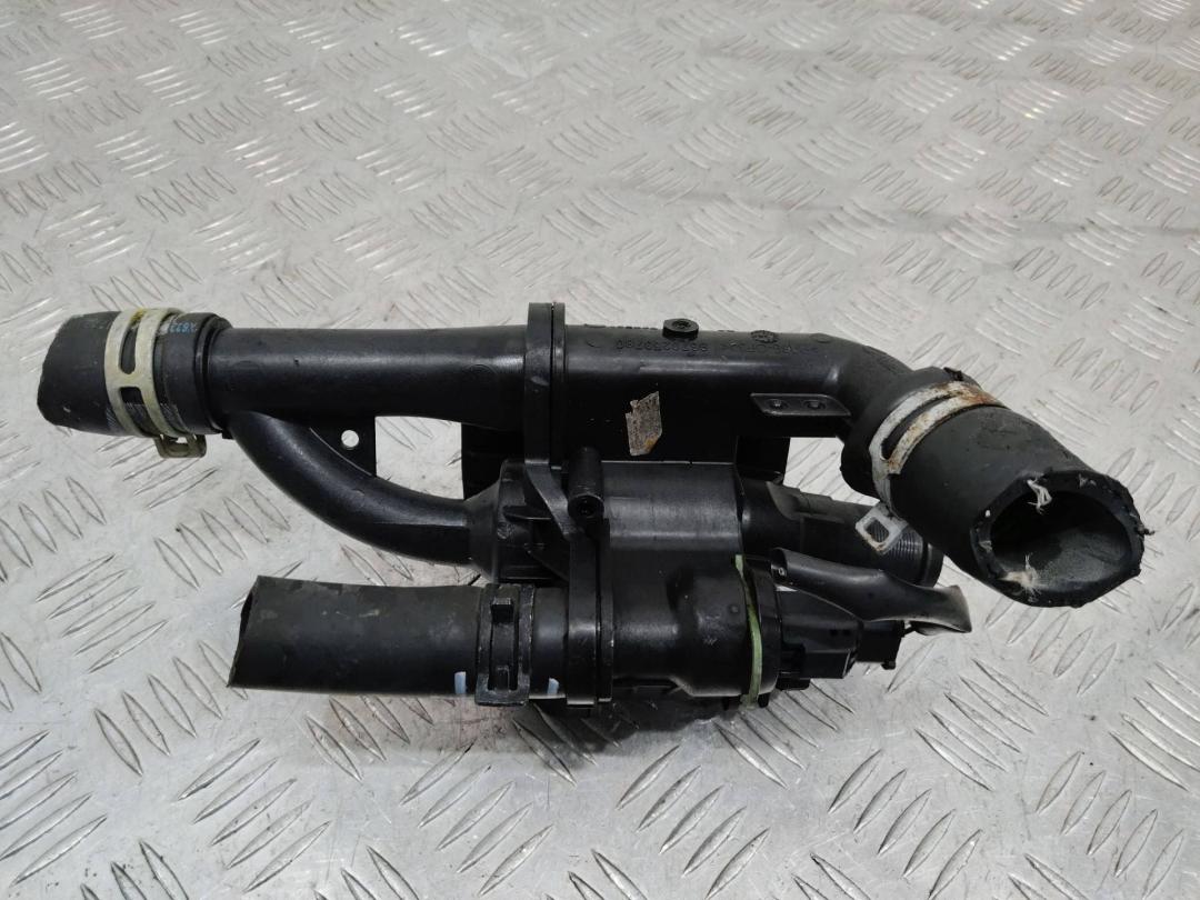 корпус термостата Peugeot 308 T7 2009, 1.6 л., дизель, МКПП, 9670253780 - фото №1