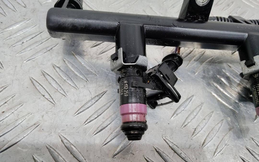 форсунка Renault Megane 2 поколение 2005, 1.6 л., бензин, N132259 - фото №1