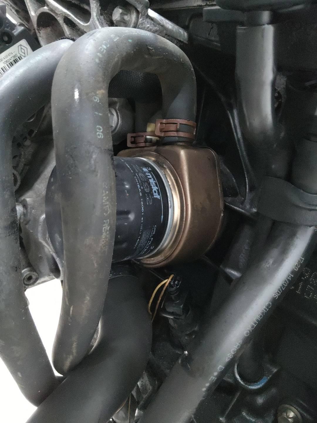 теплообменник масляного фильтра Renault Megane 2 поколение 2005, 1.9 л., дизель, МКПП - фото №1