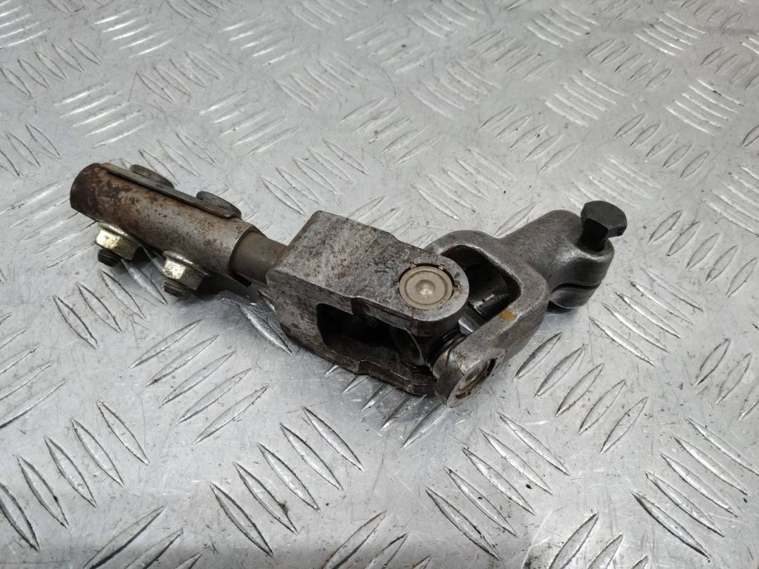 рулевой карданчик Volkswagen Golf 3 поколение 1995 - фото №1