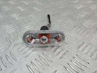 повторитель поворота на крыле Volkswagen Caddy 3 поколение 2007, 2K0949117A