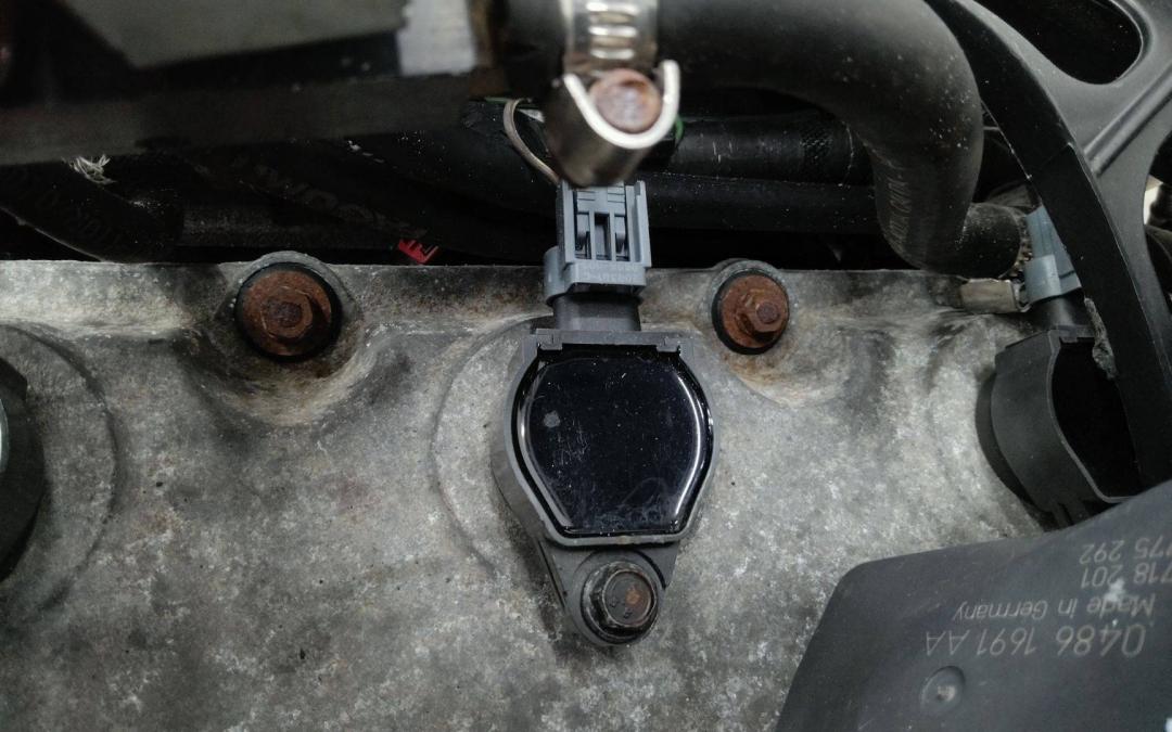 катушка зажигания Chrysler Pacifica 1 поколение 2006, 3.5 л., бензин, АКПП - фото №1