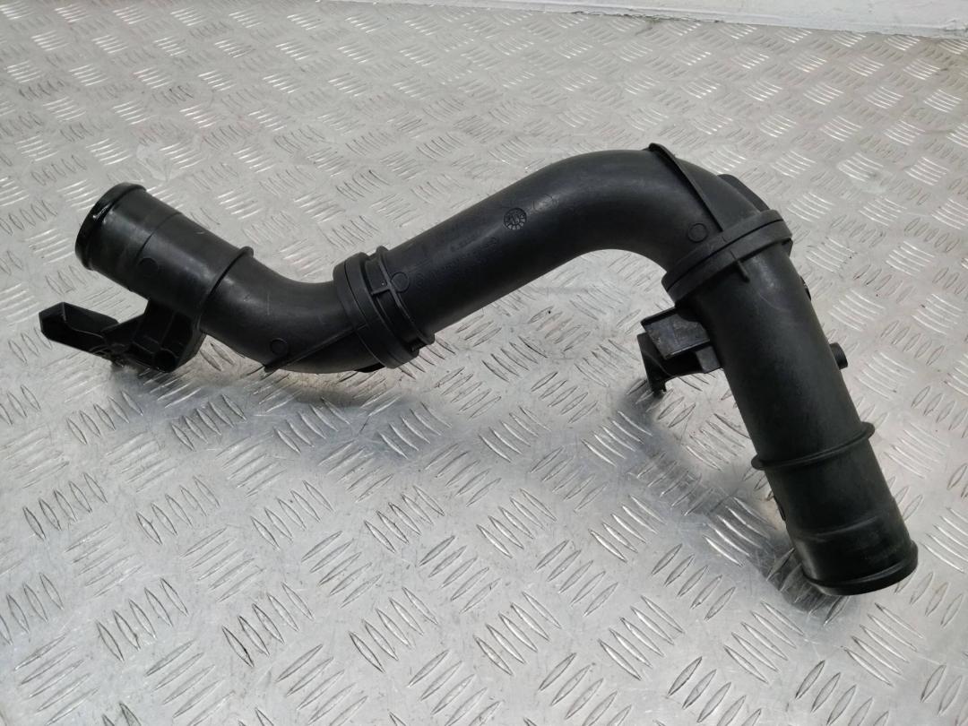 патрубок интеркулера Renault Trafic 3 поколение 2015, 1.6 л., дизель, МКПП, 144601915R - фото №1