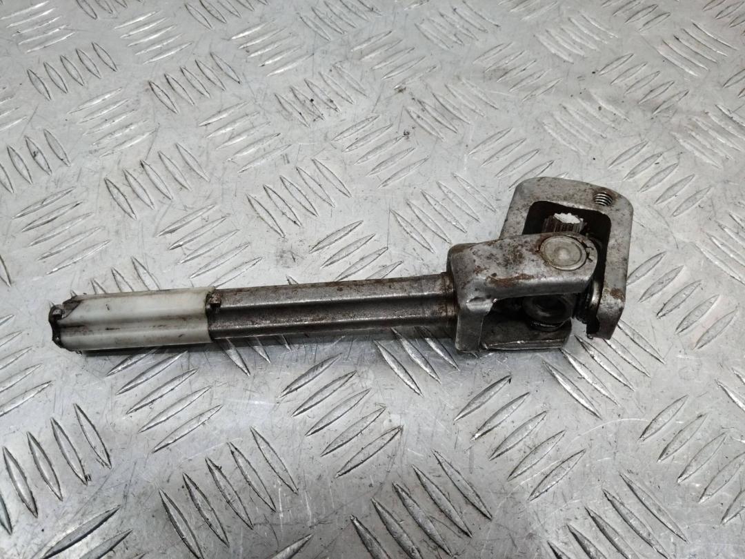 рулевой карданчик Volkswagen Golf 4 поколение 2001 - фото №1