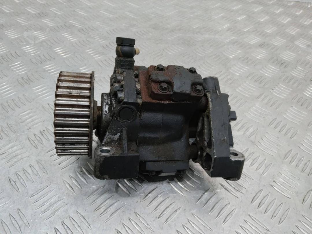 ТНВД Renault Megane 3 поколение 2008, 1.5 л., дизель, МКПП, 8200663258 - фото №1