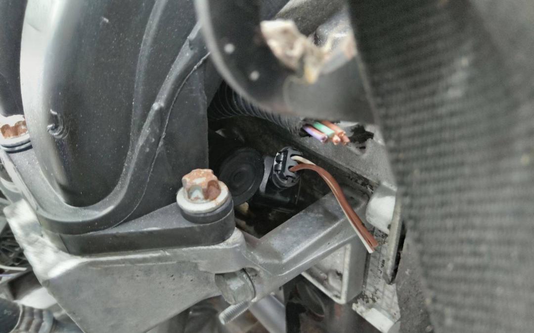 форсунка Renault Scenic 2 поколение 2004, 1.6 л., бензин, МКПП - фото №1