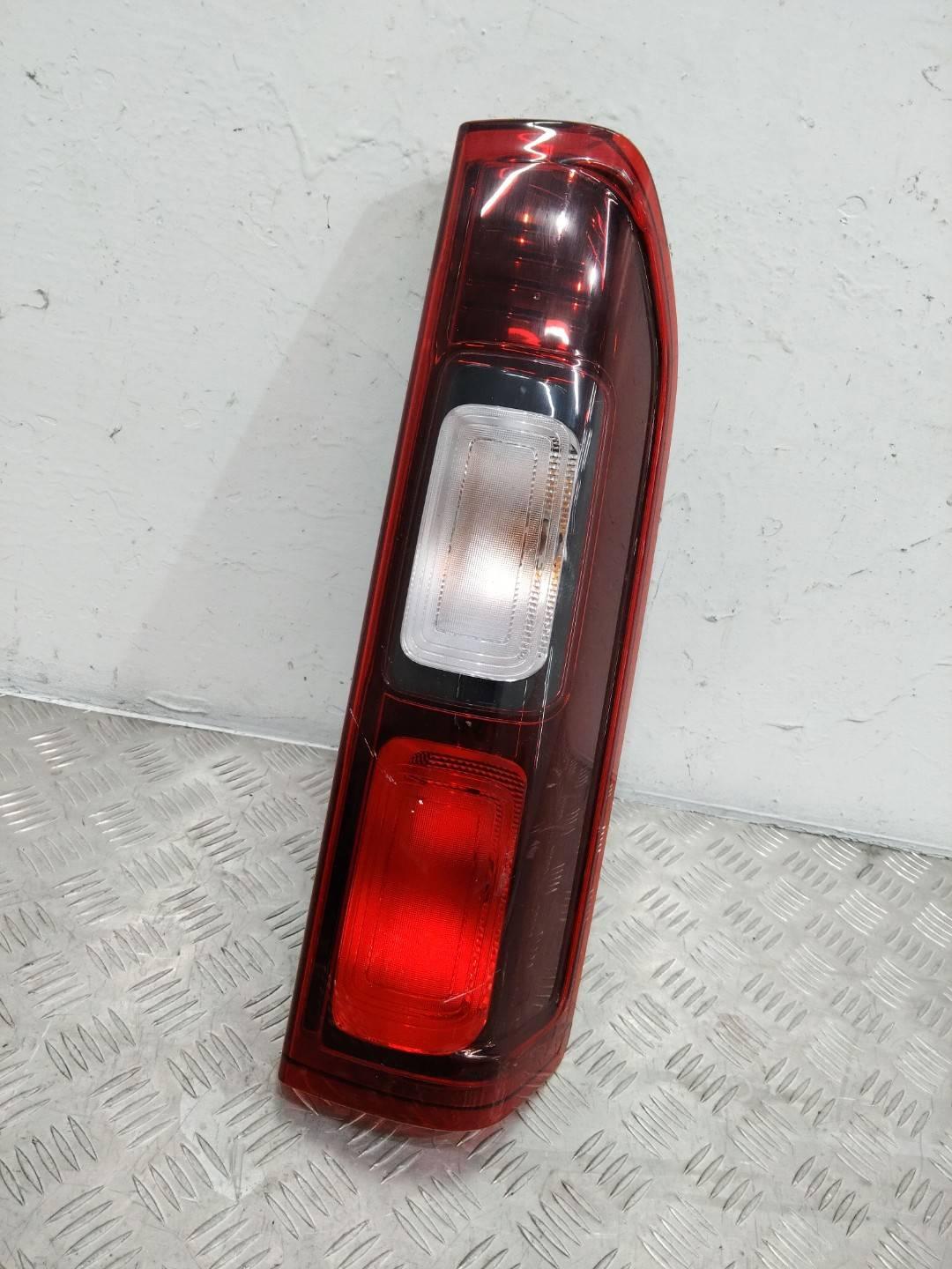 фонарь задний правый Renault Trafic 3 поколение 2014, 265504656R - фото №1