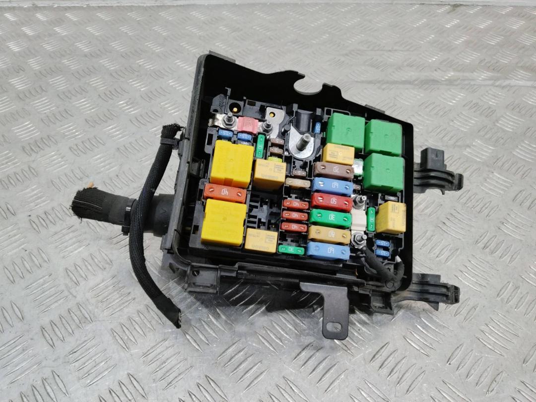 блок предохранителей Peugeot Expert 3 поколение 2020 - фото №1