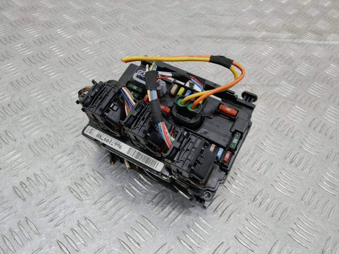 блок предохранителей Citroen C3 Picasso 1 поколение 2010, 9667199780, R09 - фото №1