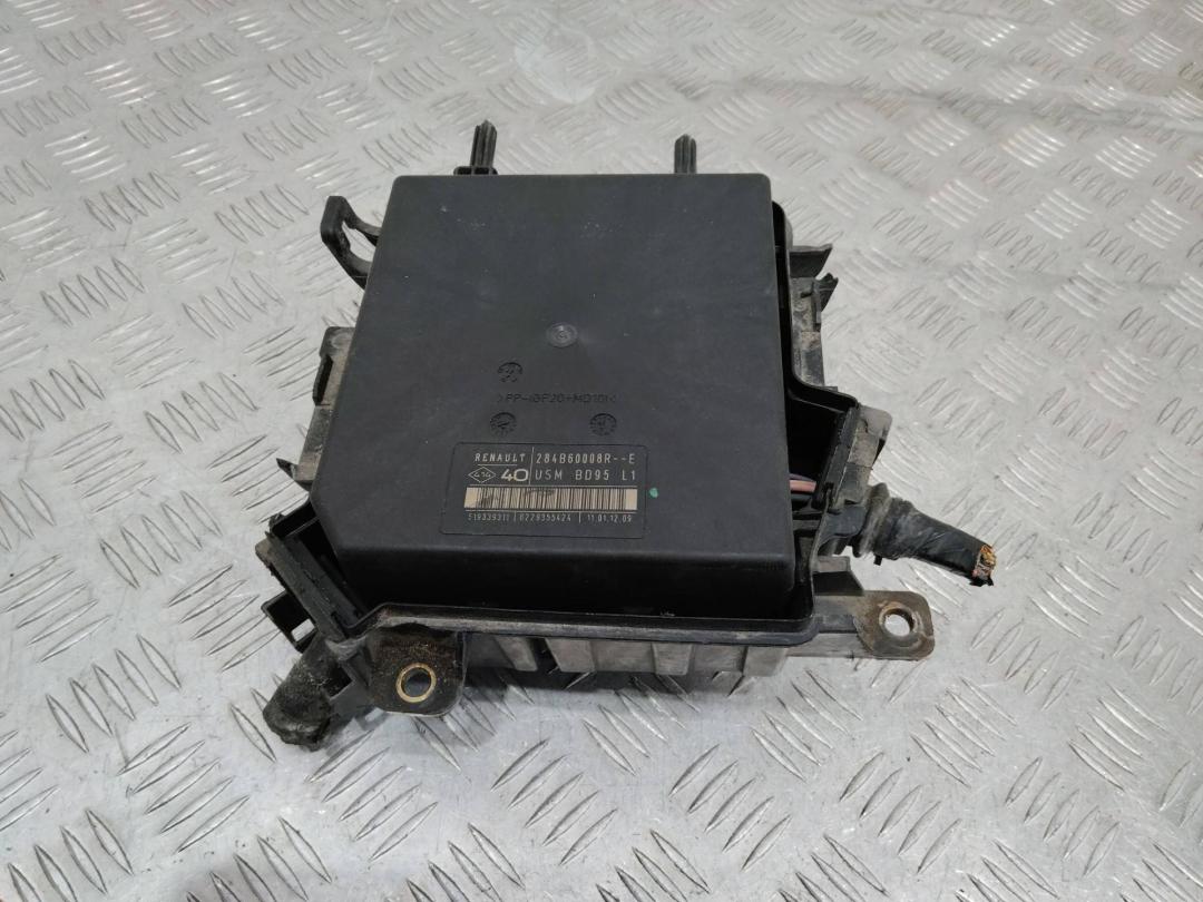 блок предохранителей Renault Megane 3 поколение 2010, 284B60008R - фото №1