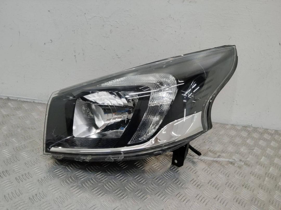 фара левая Opel Vivaro B 2016, 260603220R, 1LE011565 - фото №1