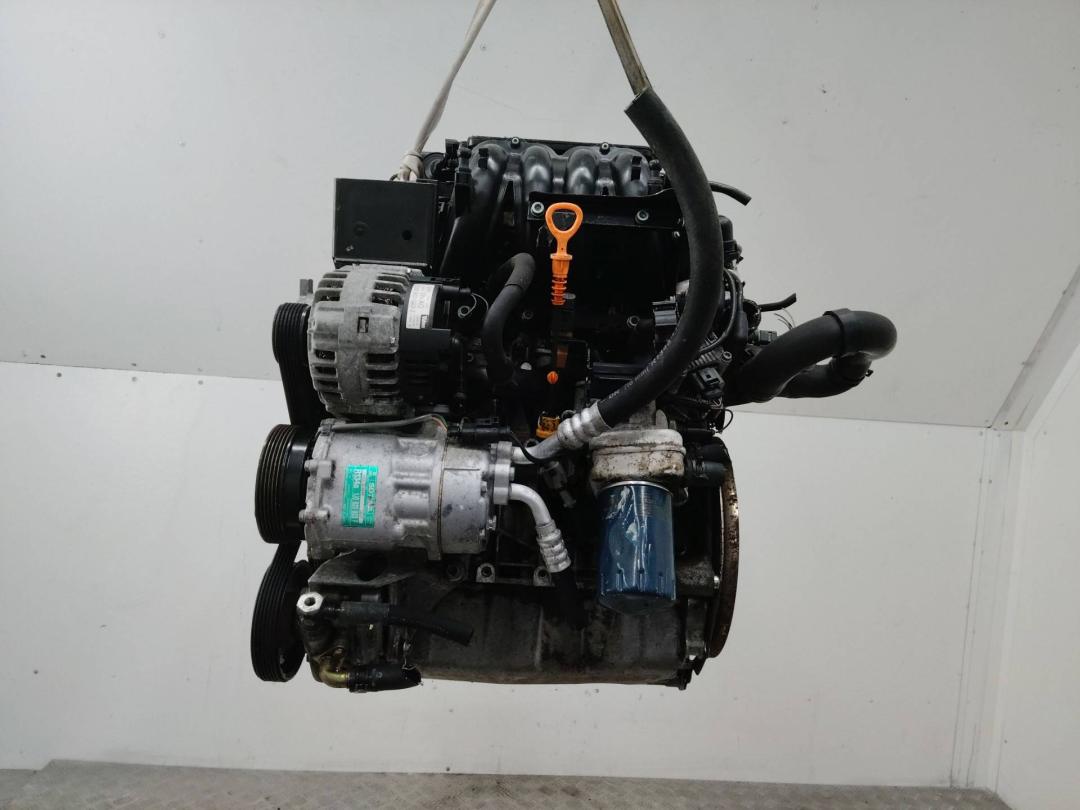 двигатель Volkswagen Golf 4 поколение 2000, 1.6 л., APF, бензин, АКПП, APF - фото №1