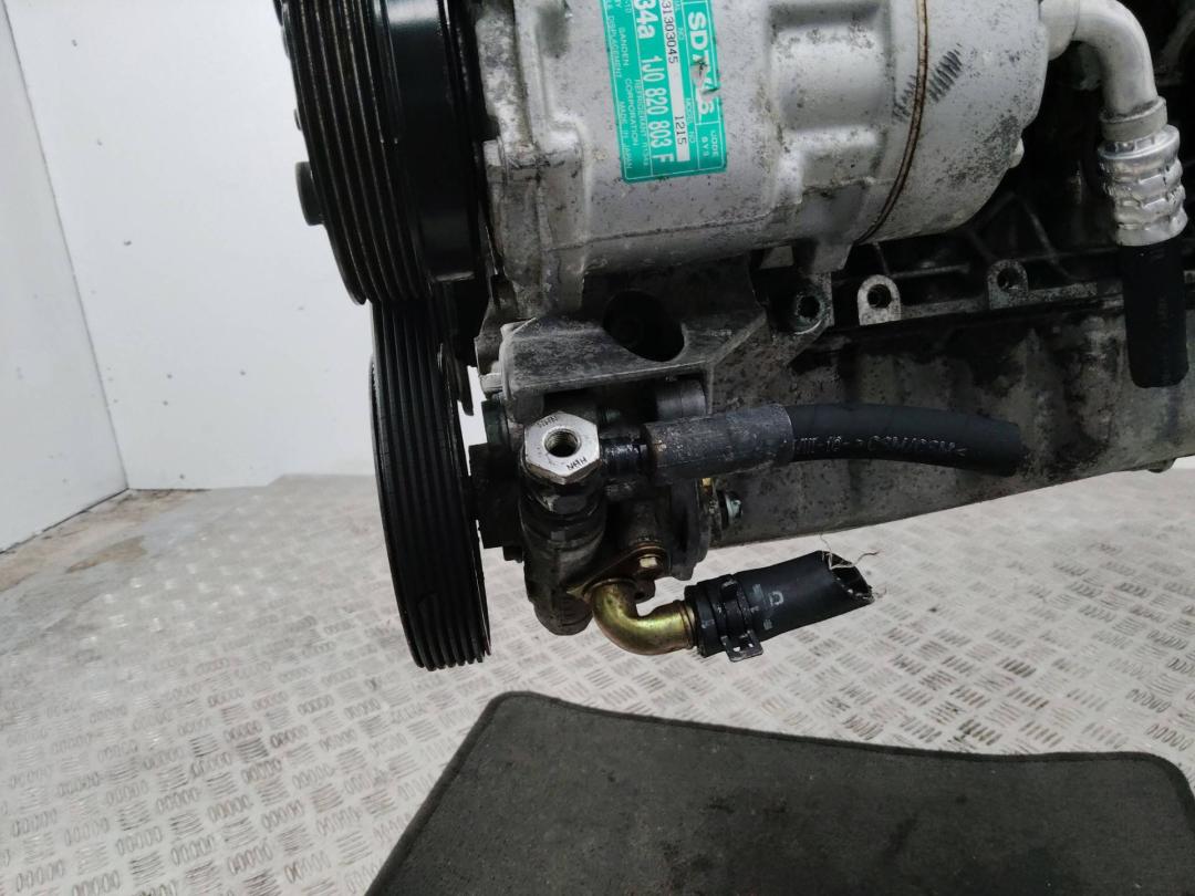 насос гидроусилителя руля Volkswagen Golf 4 поколение 2000, 1.6 л., APF, бензин, АКПП, 038145255 - фото №1