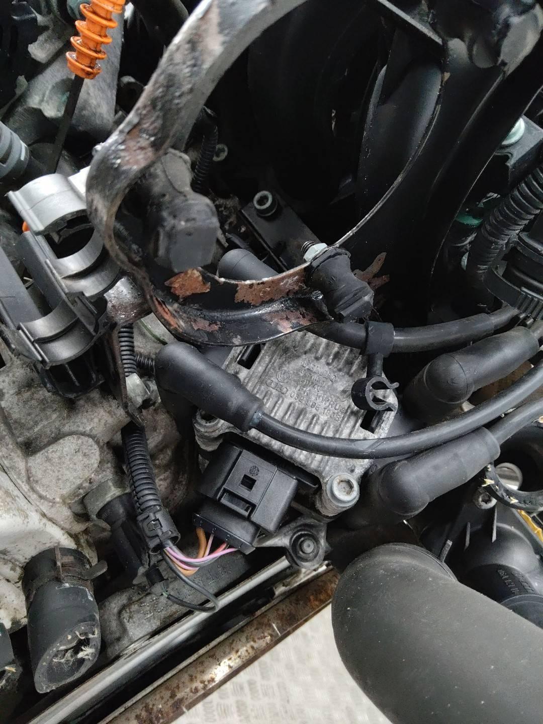 катушка зажигания Volkswagen Golf 4 поколение 2000, 1.6 л., APF, бензин, АКПП - фото №1