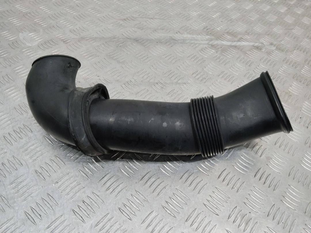 патрубок воздушного фильтра Volkswagen Touareg 1 поколение 2005, 7L6129609 - фото №1