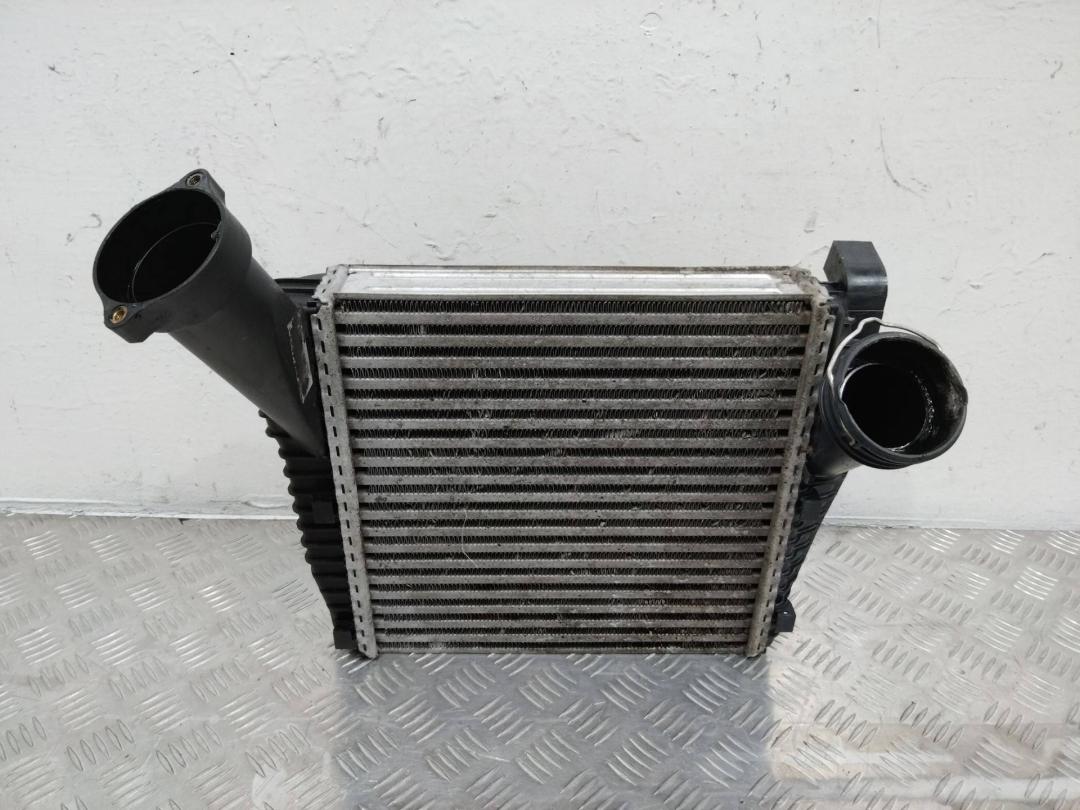 интеркулер Volkswagen Touareg 1 поколение 2005, 7L0145803 - фото №1