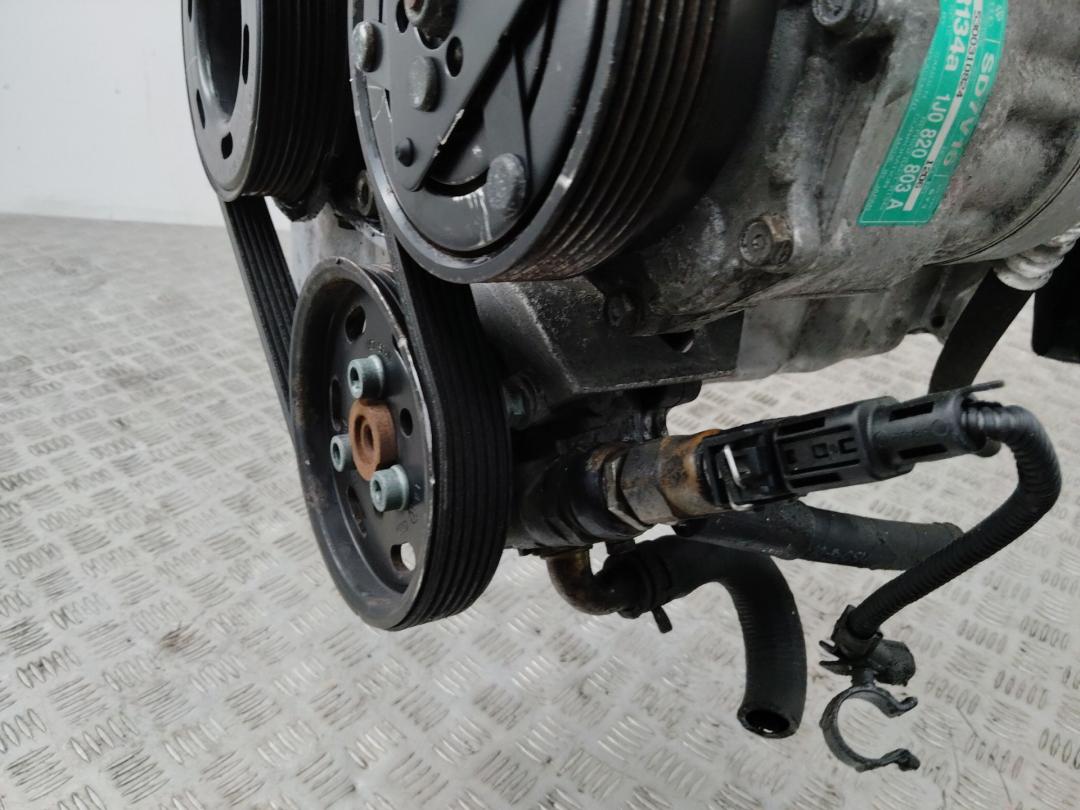 насос гидроусилителя руля Volkswagen Golf 4 поколение 1998, 1.6 л., AKL, бензин, МКПП - фото №1