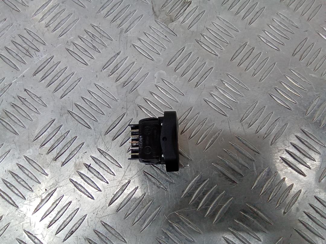 кнопка стеклоподъемника двери Renault Duster 1 поколение 2011, E30607 - фото №1