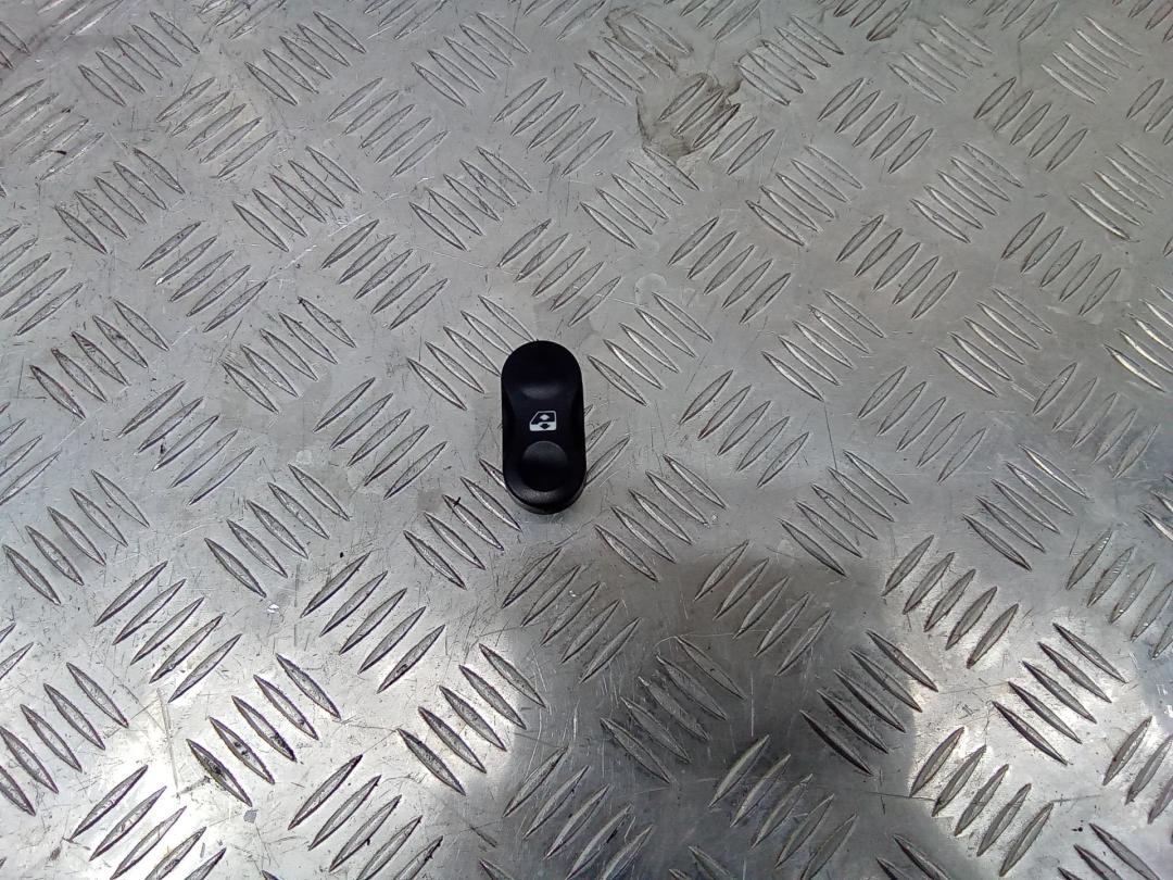 кнопка стеклоподъемника двери Renault Duster 1 поколение 2011, E30607 - фото №1