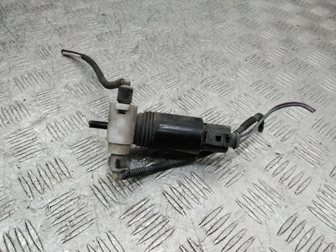 насос (моторчик) омывателя стекла Mercedes-Benz A-Класс W176 2013 - фото №1