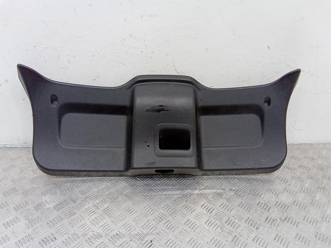 обшивка крышки багажника Renault Twingo 3 поколение 2014, 909004622R - фото №1