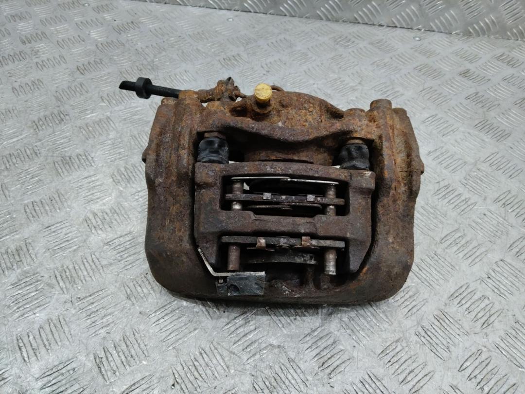 суппорт передний правый Volkswagen Transporter T4 1993 - фото №1