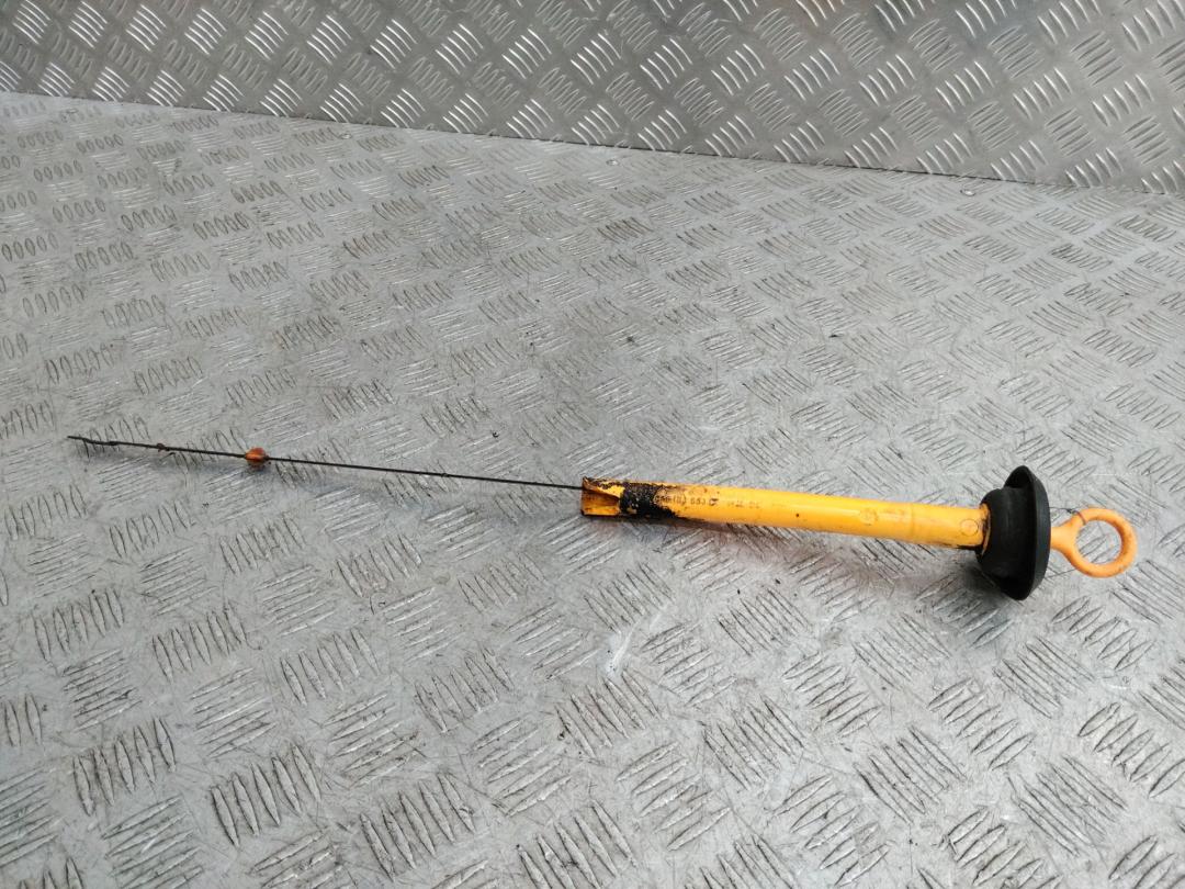 щуп двигателя Volkswagen Golf 4 поколение 2002, 1.9 л., дизель, МКПП, 038115611 - фото №1