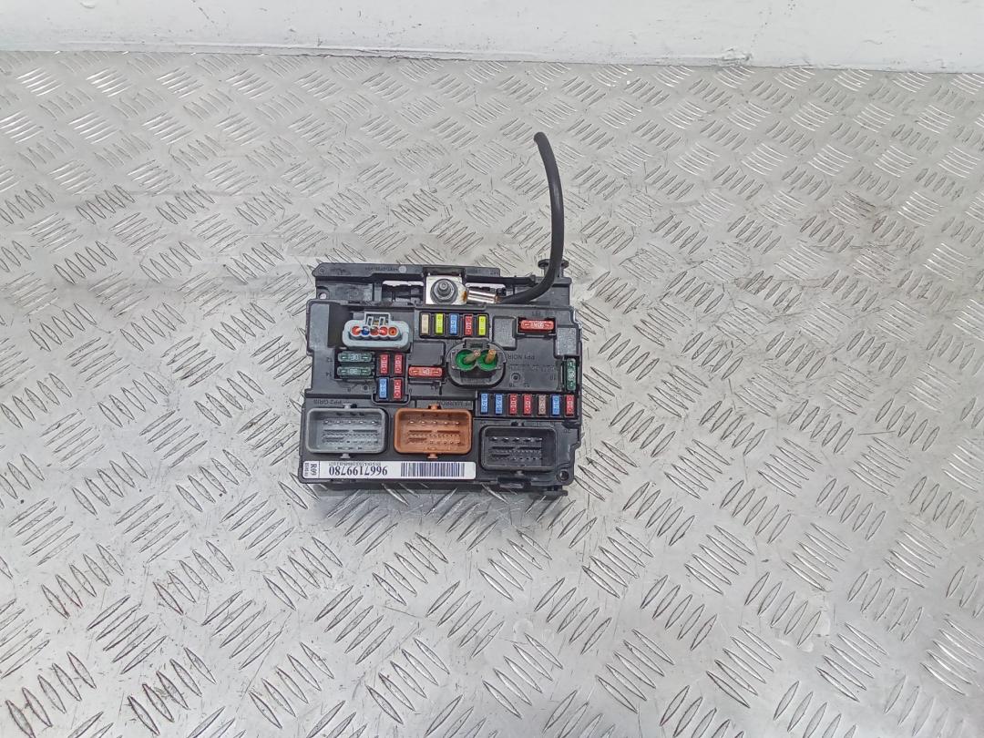 блок предохранителей Citroen C3 Picasso 1 поколение 2010, 9667199780, R09 - фото №1