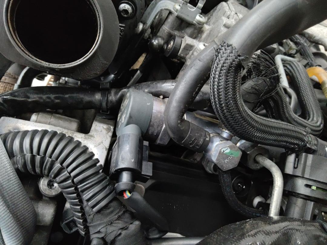 pегулятор давления топлива Audi Q7 4L 2007, 3.0 л., BUG, дизель, АКПП, 0281002854, 057130764F - фото №1