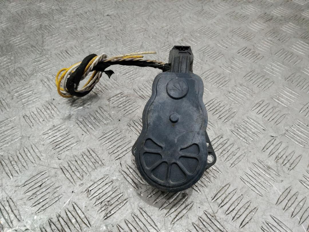 электроручник Peugeot 5008 2 поколение 2018, 21800511 - фото №1