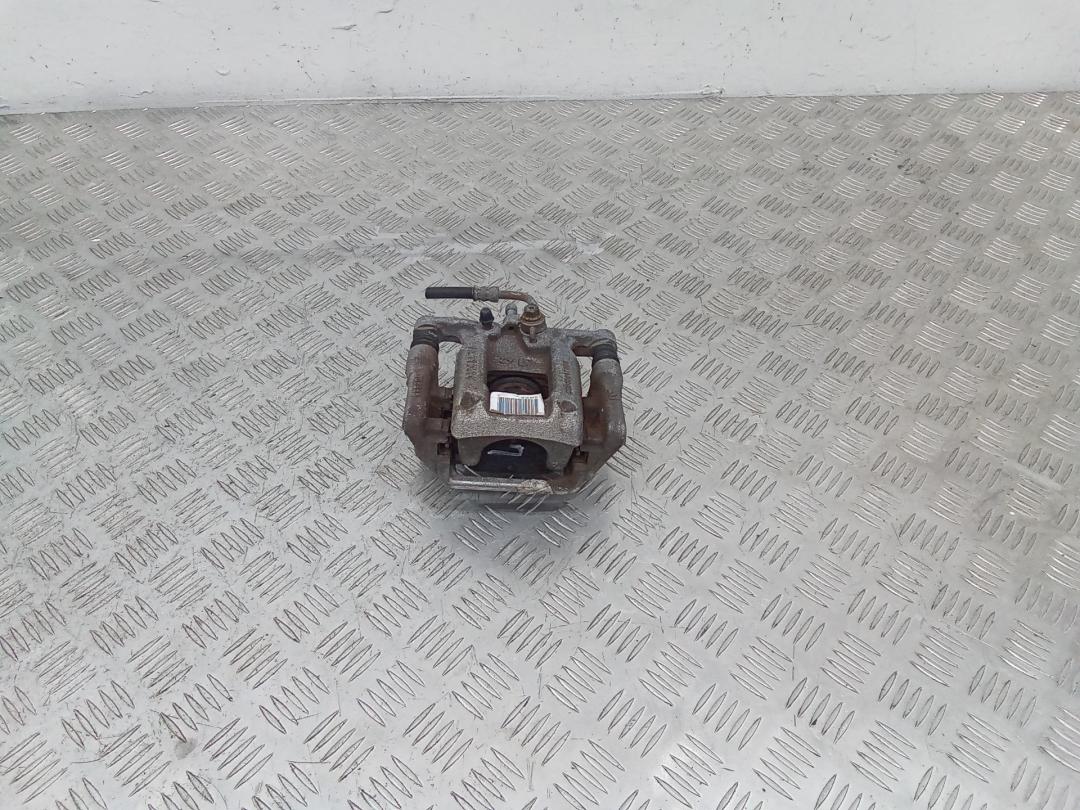 суппорт задний левый Peugeot 3008 2 поколение 2017, AD777014 - фото №1