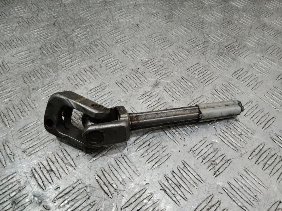 рулевой карданчик Volkswagen Golf 4 поколение 2001 - фото №1