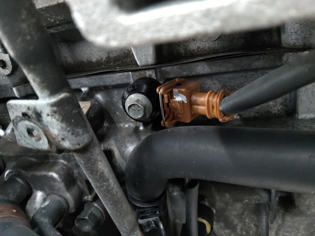 датчик детонации Renault Grand Scenic 3 поколение 2009, 2.0 л., M4R F 711, бензин, АКПП - фото №1