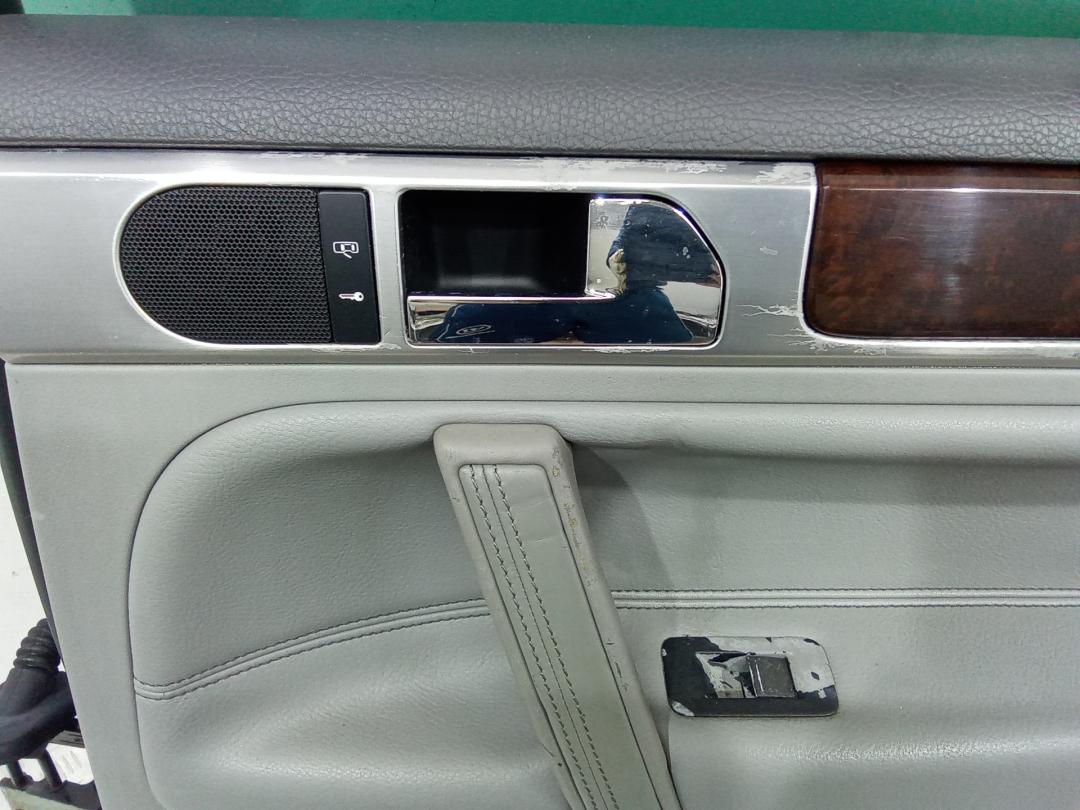 ручка внутренняя задняя правая Volkswagen Touareg 1 поколение 2004, 7L6837114 - фото №1