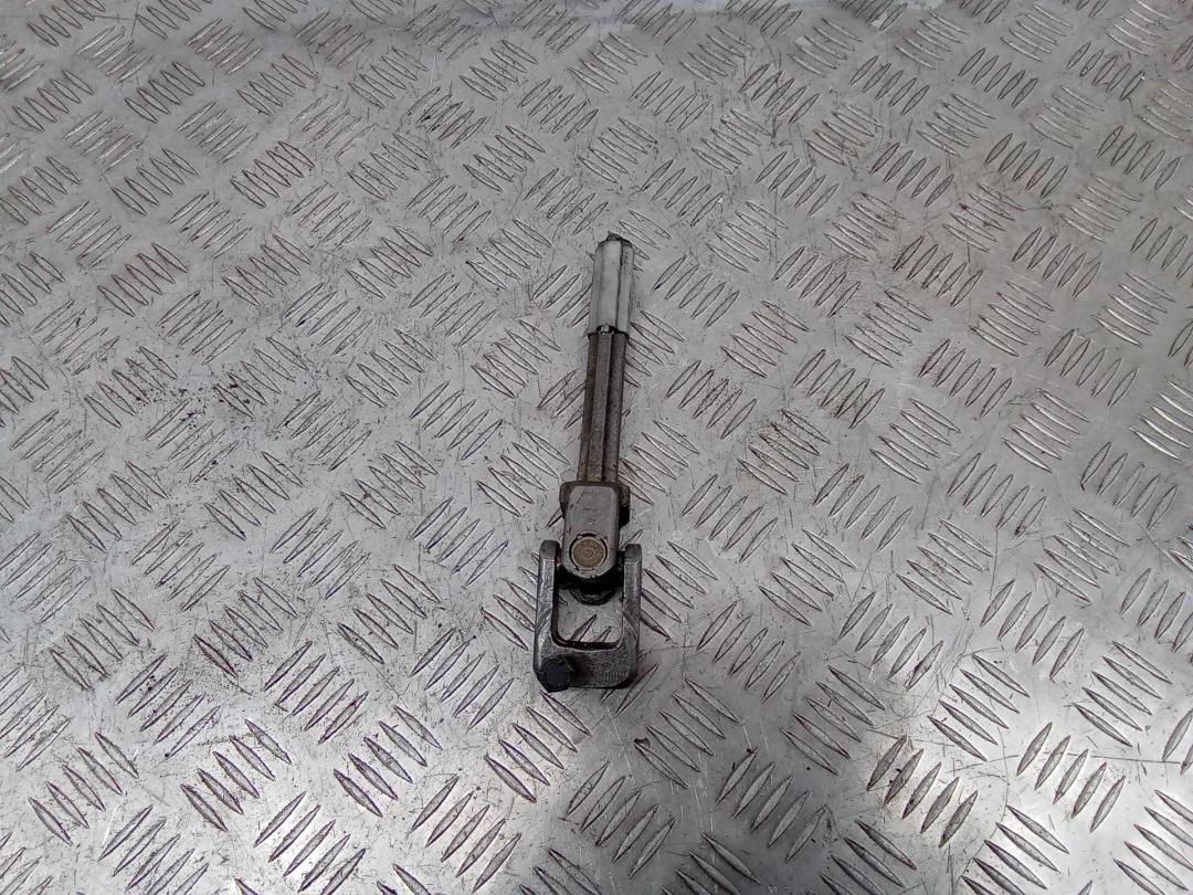 рулевой карданчик Volkswagen Golf 4 поколение 2002 - фото №1