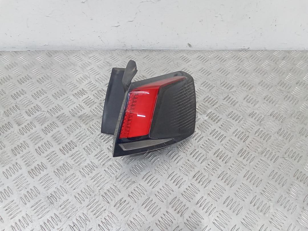 фонарь задний правый Peugeot 3008 2 поколение 2018, 9810477080 - фото №1