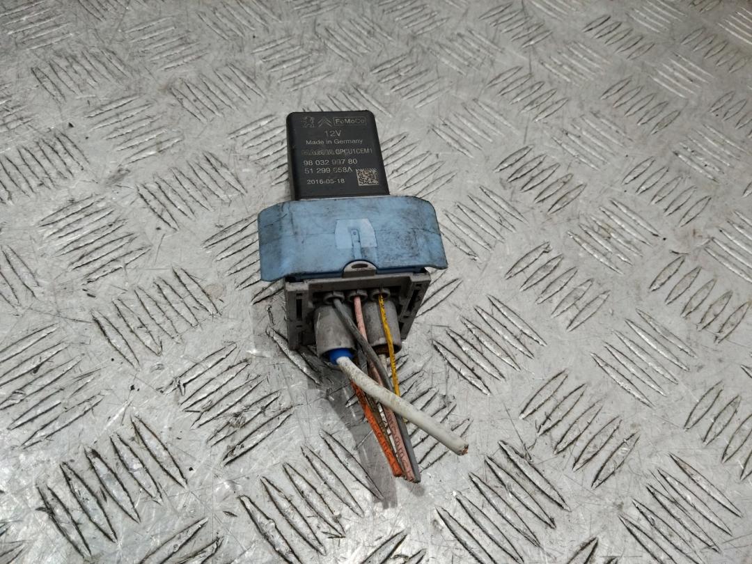 реле накала свечей Peugeot 308 T9 2016, 1.6 л., дизель, МКПП, 9803299780 - фото №1