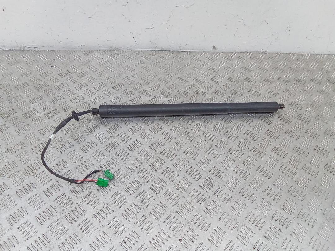 амортизатор крышки багажника (3-5 двери) Peugeot 3008 2 поколение 2017, 9809682180 - фото №1