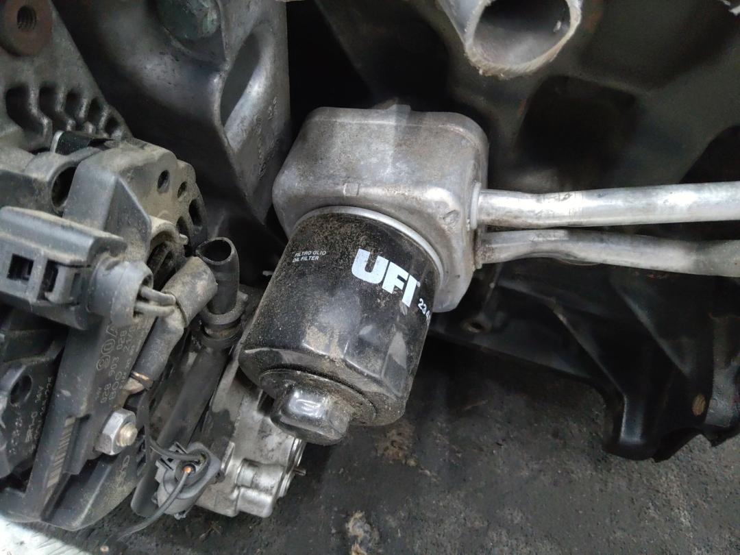 теплообменник масляного фильтра Volkswagen Golf 4 поколение 2002, 1.6 л., AZD, бензин, МКПП - фото №1