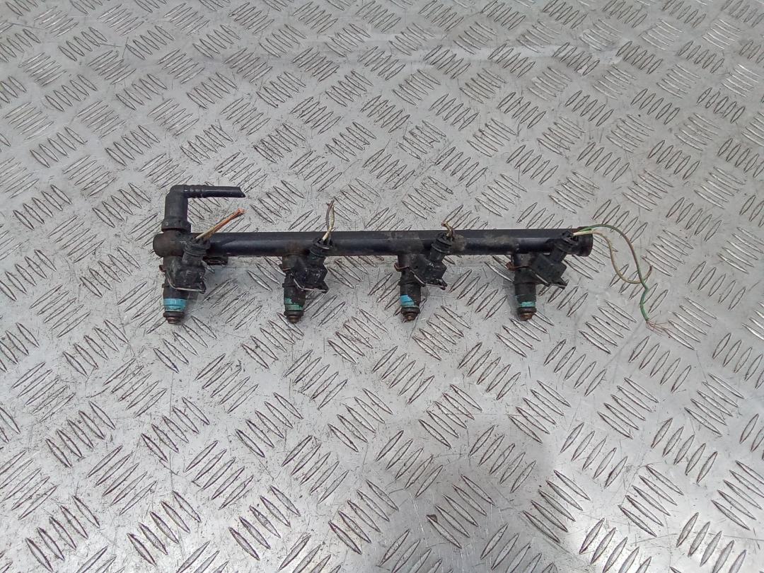 топливная рампа Renault Megane 2 поколение 2003, 1.4 л., бензин, 8200139674 - фото №1