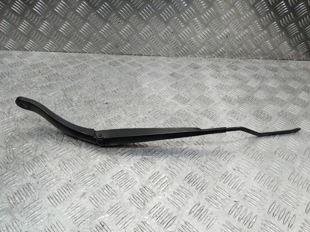 щеткодержатель (поводок стеклоочистителя, дворник) Renault Megane 4 поколение 2017, 288819391R - фото №1